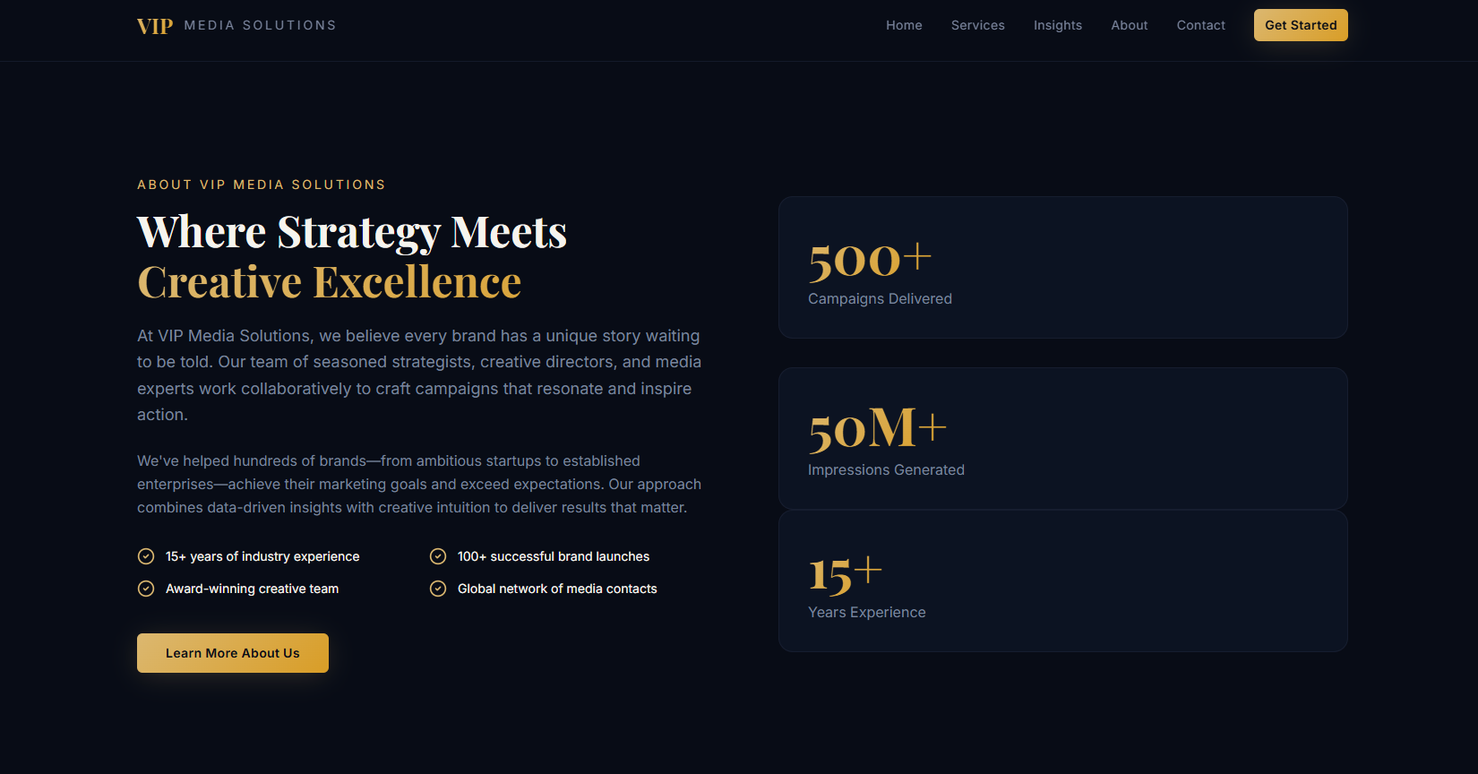 “Where Strategy Meets Creative Excellence” — about con bloques de métricas